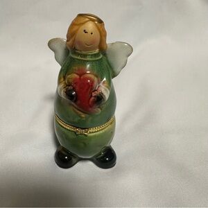Charming jeweler Angel Figurine with Heart green